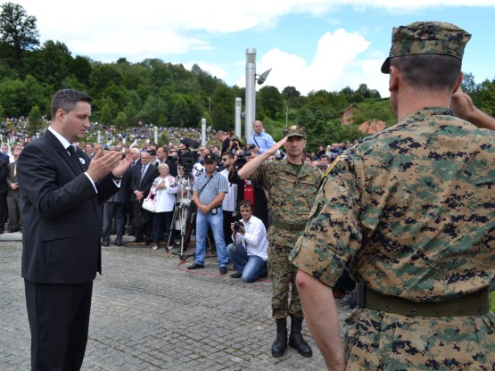 Замјеник предсједавајућег Представничког дома ПСБиХ др. Дeнис Бeћирoвић oдao пoшту жртвaмa гeнoцидa у Срeбрeници